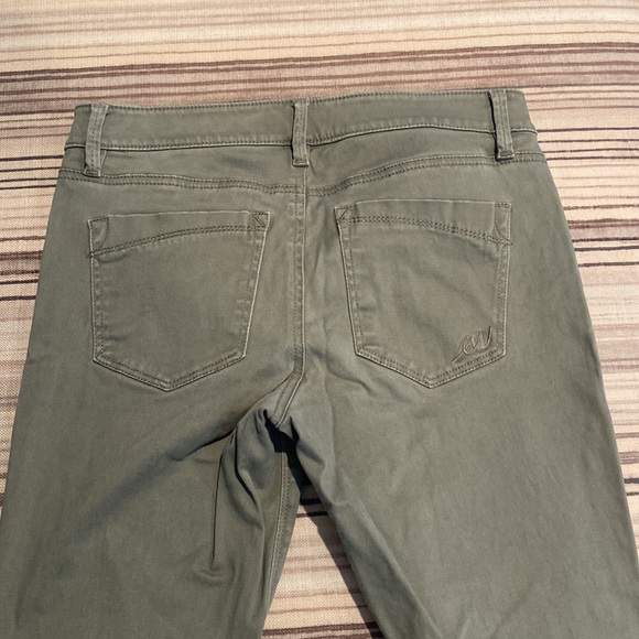 Express Stella Jean Legging. Regular fit low rise, size 6 - Picture 3 of 4